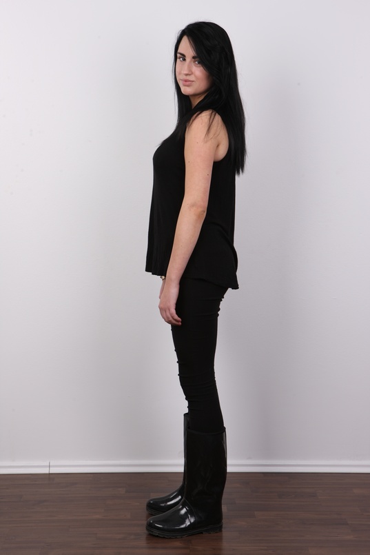 3. Download full pics of Natalie (18) from czechcasting.com