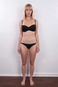 6. Download full pics of Aneta (24) from czechcasting.com