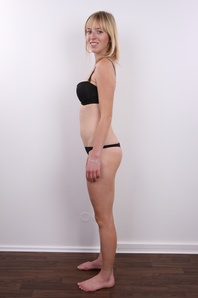 7. Download full pics of Aneta (24) from czechcasting.com