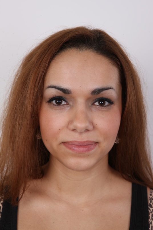 1. Download full pics of Aneta (21) from czechcasting.com