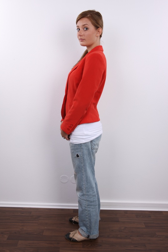 3. Download full pics of Zuzana (20) from czechcasting.com