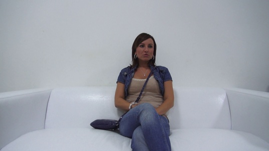 1. Download full pics of Simona (26) from czechcasting.com