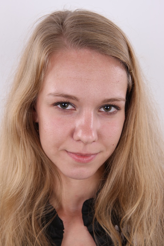 1. Download full pics of Jana (24) from czechcasting.com