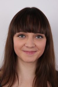 1. Download full pics of Veronika (21) from czechcasting.com