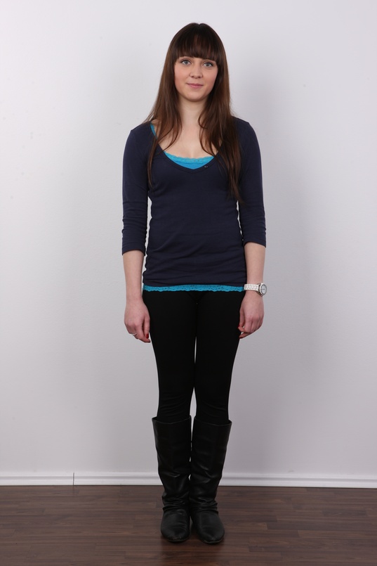 2. Download full pics of Veronika (21) from czechcasting.com