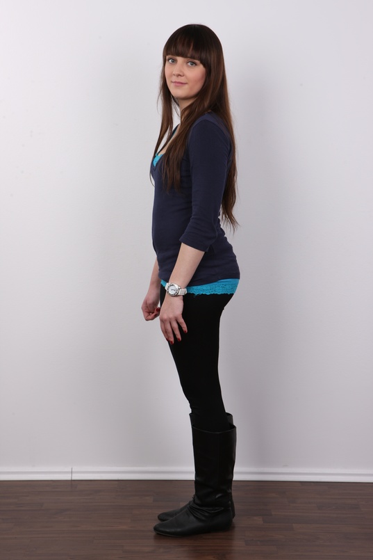 3. Download full pics of Veronika (21) from czechcasting.com