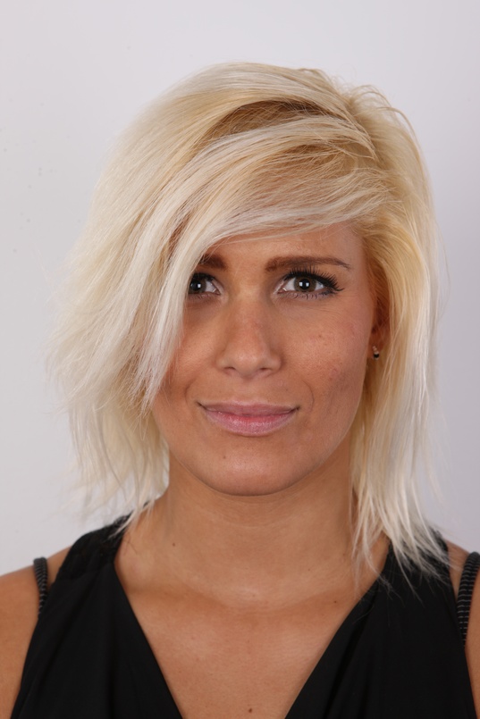 1. Download full pics of Denisa (29) from czechcasting.com