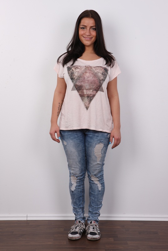 2. Download full pics of Tereza (21) from czechcasting.com