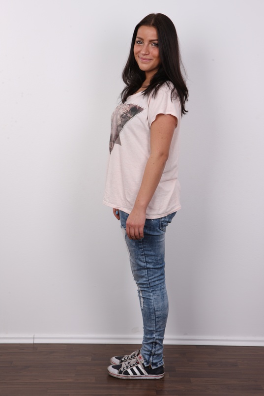 3. Download full pics of Tereza (21) from czechcasting.com