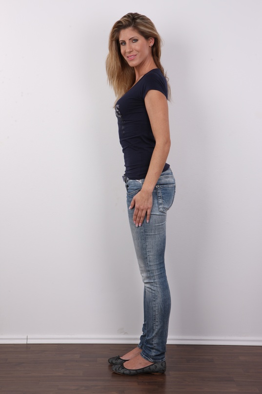 3. Download full pics of Veronika (32) from czechcasting.com