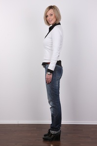 3. Download full pics of Zaneta (29) from czechcasting.com