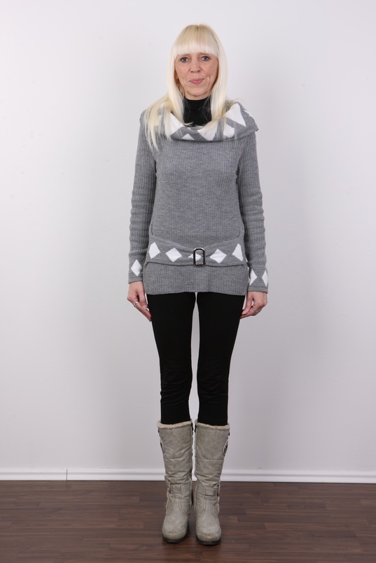 2. Download full pics of Dana (50) from czechcasting.com