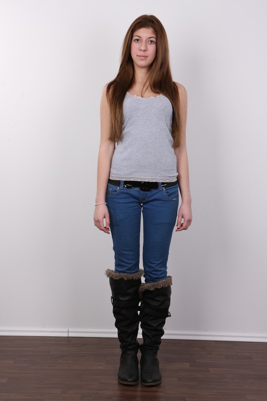 2. Download full pics of Adriana (19) from czechcasting.com