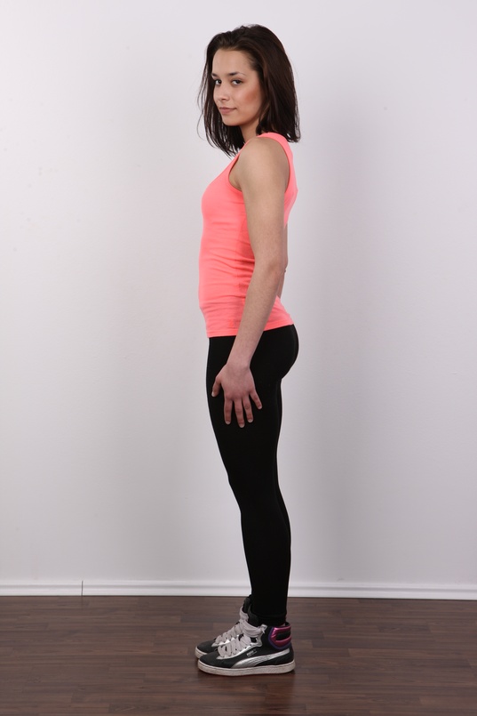 3. Download full pics of Karolina (20) from czechcasting.com