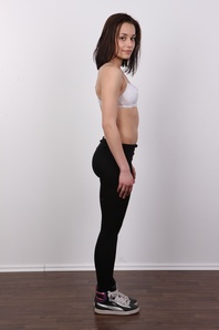 5. Download full pics of Karolina (20) from czechcasting.com