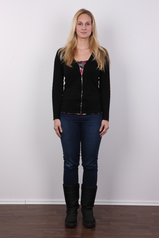 2. Download full pics of Pavla (28) from czechcasting.com