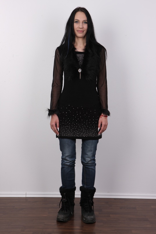 2. Download full pics of Michaela (29) from czechcasting.com