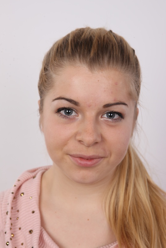 1. Download full pics of Michaela (20) from czechcasting.com