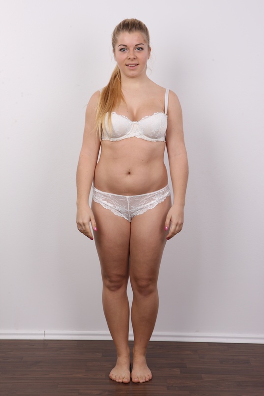 7. Download full pics of Michaela (20) from czechcasting.com