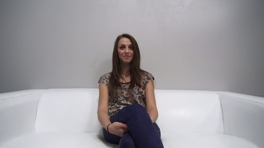 1. Download full pics of Veronika (18) from czechcasting.com