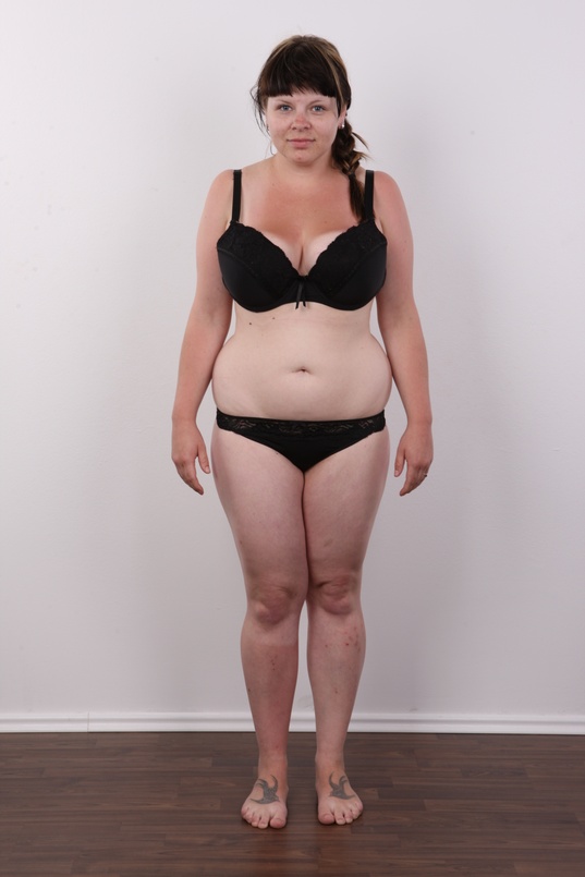 4. Download full pics of Zdena (24) from czechcasting.com