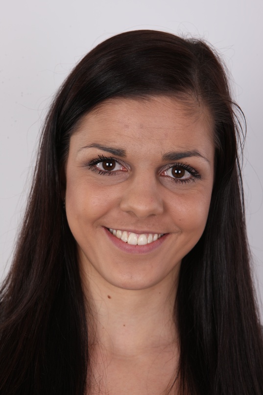 1. Download full pics of Natalie (22) from czechcasting.com