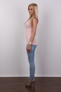 3. Download full pics of Veronika (23) from czechcasting.com