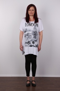 2. Download full pics of Simona (44) from czechcasting.com