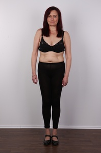 4. Download full pics of Simona (44) from czechcasting.com