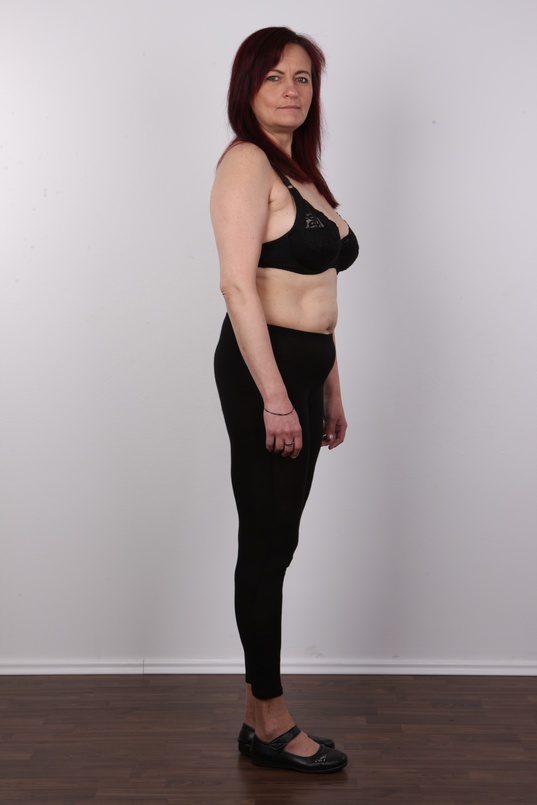 5. Download full pics of Simona (44) from czechcasting.com