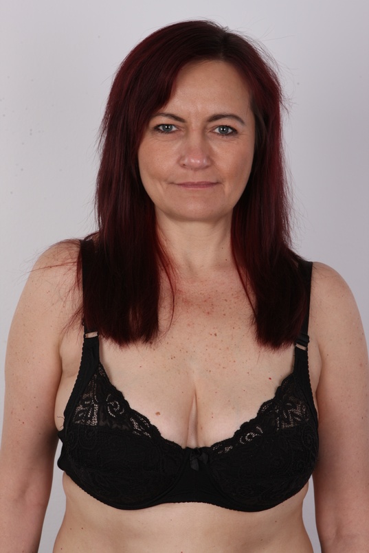 6. Download full pics of Simona (44) from czechcasting.com