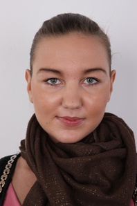 1. Download full pics of Jana (20) from czechcasting.com