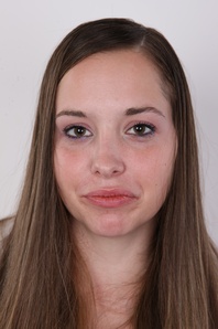 1. Download full pics of Hanka (27) from czechcasting.com