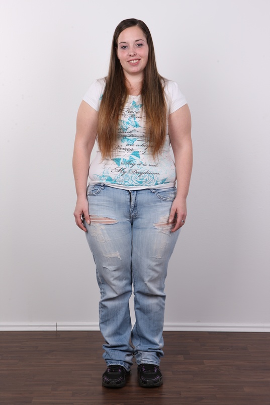 2. Download full pics of Hanka (27) from czechcasting.com