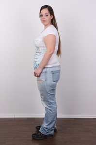 3. Download full pics of Hanka (27) from czechcasting.com
