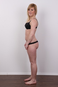 8. Download full pics of Martina (25) from czechcasting.com