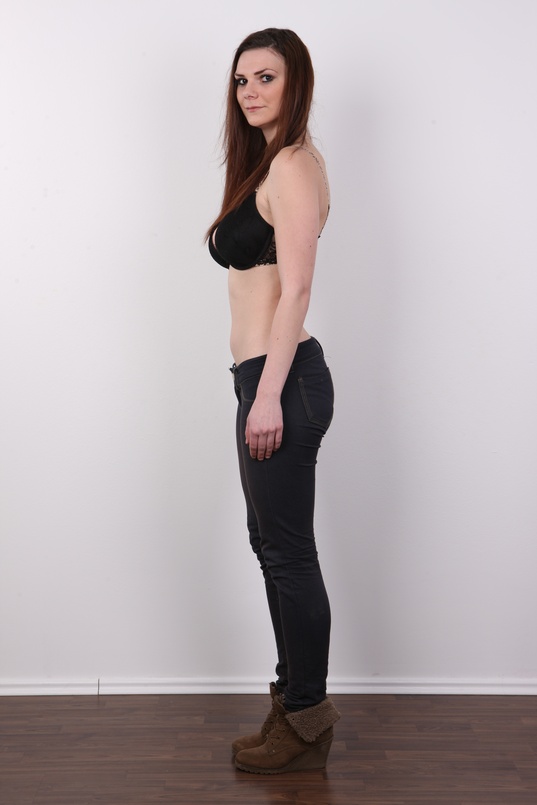 5. Download full pics of Karolina (18) from czechcasting.com