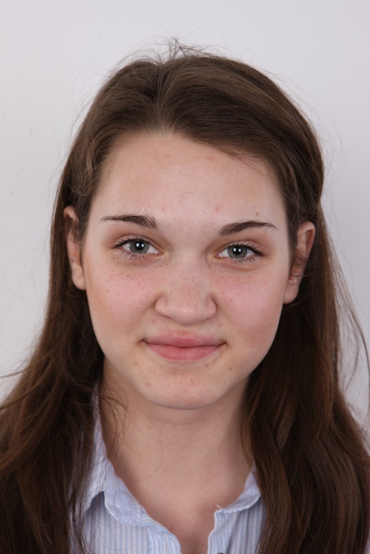 1. Download full pics of Tereza (19) from czechcasting.com