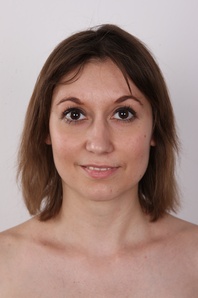 1. Download full pics of Marika (28) from czechcasting.com