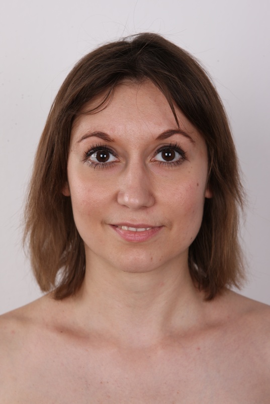 1. Download full pics of Marika (28) from czechcasting.com