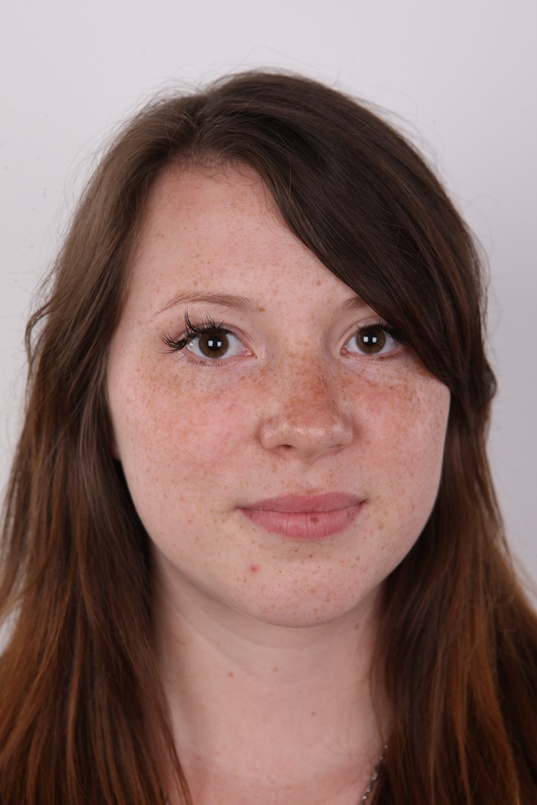 1. Download full pics of Denisa (20) from czechcasting.com