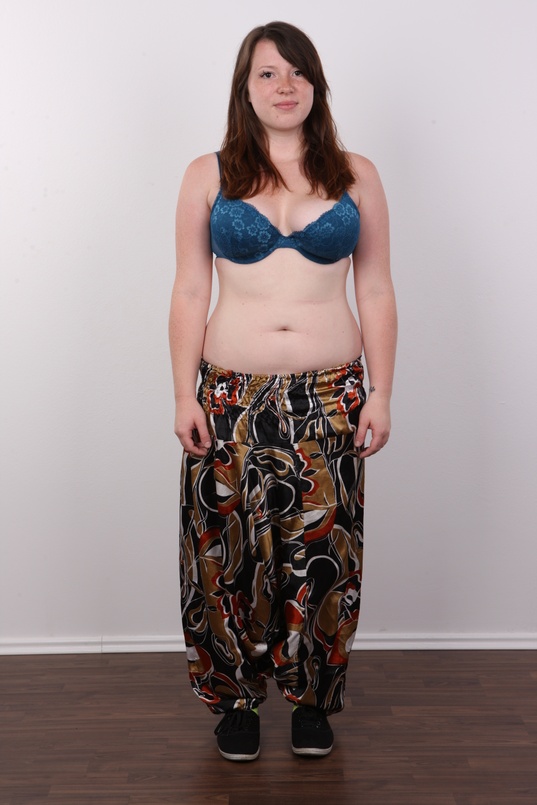 4. Download full pics of Denisa (20) from czechcasting.com