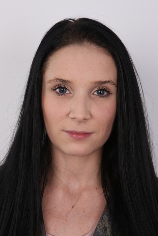 1. Download full pics of Michaela (21) from czechcasting.com