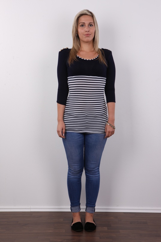 2. Download full pics of Lucie (21) from czechcasting.com