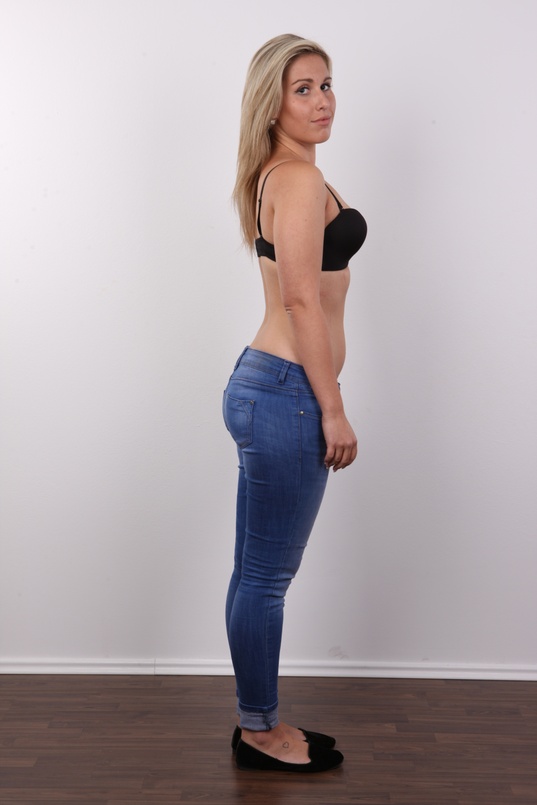 5. Download full pics of Lucie (21) from czechcasting.com