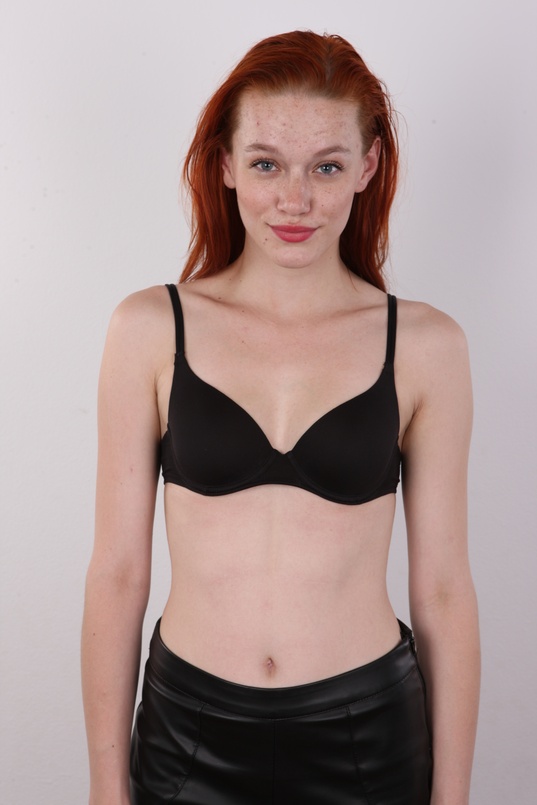 6. Download full pics of Lenka (21) from czechcasting.com