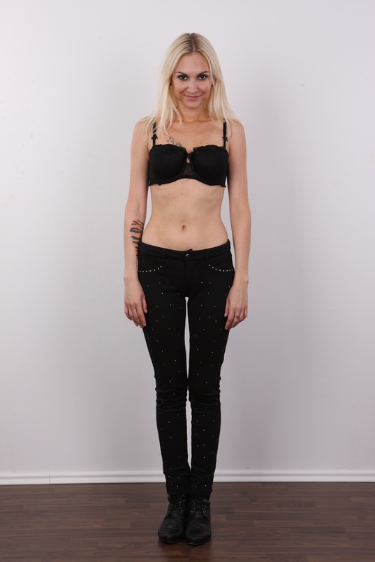 4. Download full pics of Lucie (28) from czechcasting.com