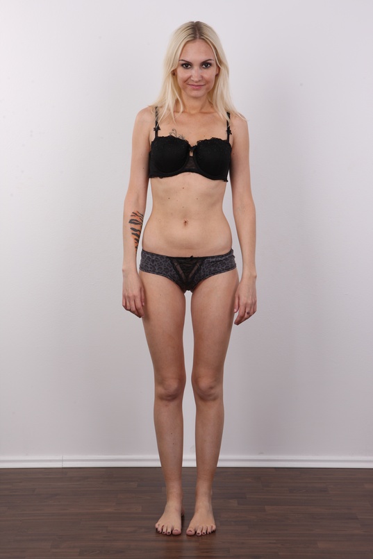 7. Download full pics of Lucie (28) from czechcasting.com