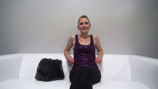 1. Download full pics of Hanka (21) from czechcasting.com