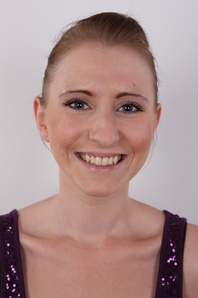 1. Download full pics of Hanka (21) from czechcasting.com